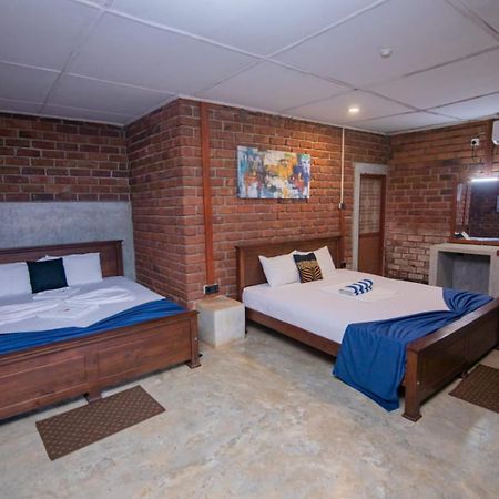 Click Hiriketiya Hotel Диквела Екстериор снимка