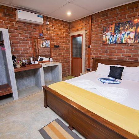 Click Hiriketiya Hotel Диквела Екстериор снимка