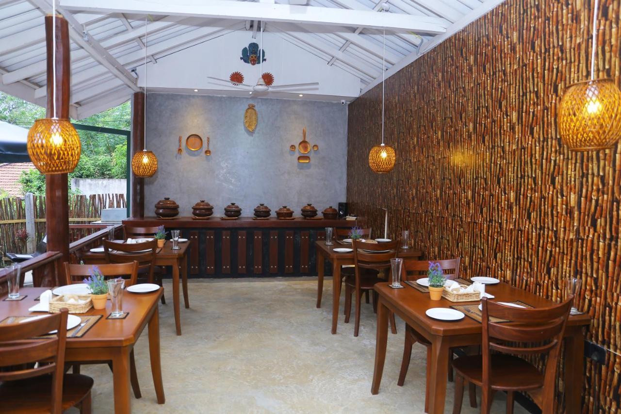 Click Hiriketiya Hotel Диквела Екстериор снимка