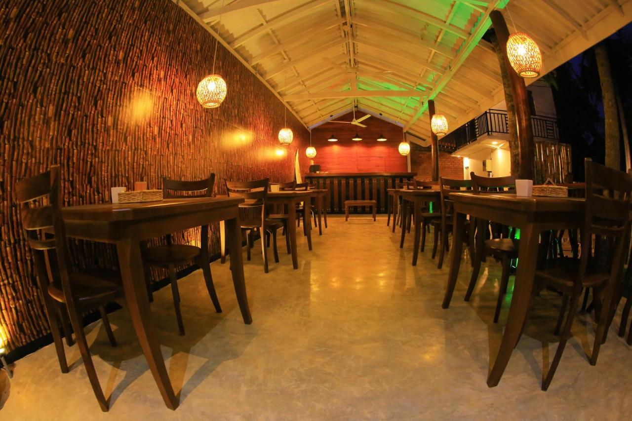 Click Hiriketiya Hotel Диквела Екстериор снимка