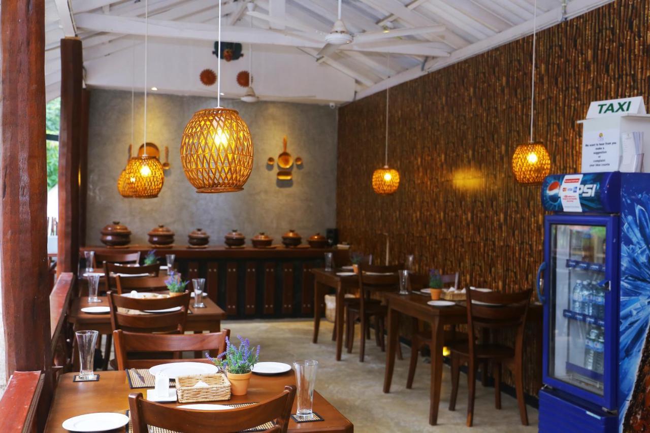 Click Hiriketiya Hotel Диквела Екстериор снимка