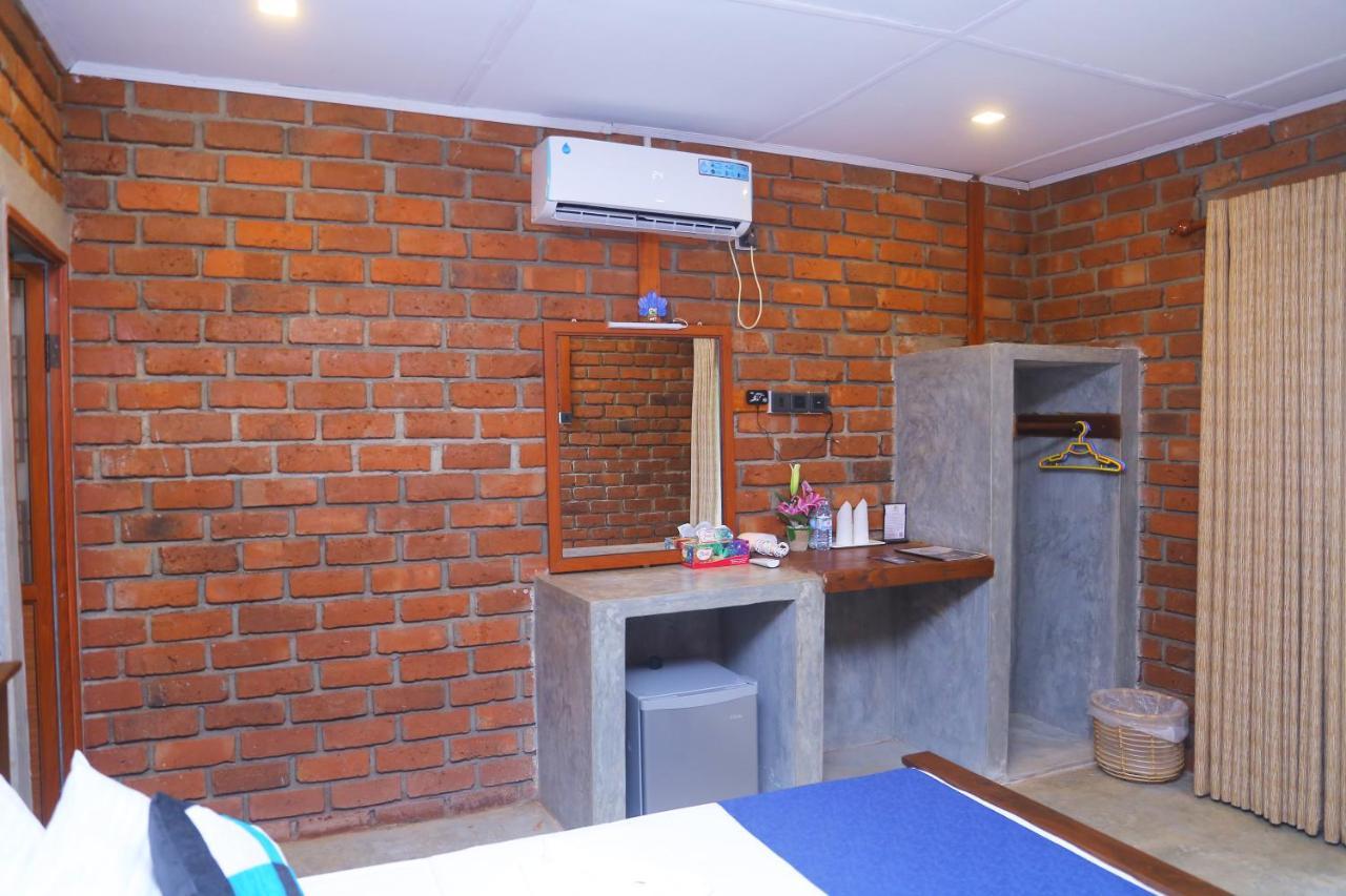 Click Hiriketiya Hotel Диквела Екстериор снимка