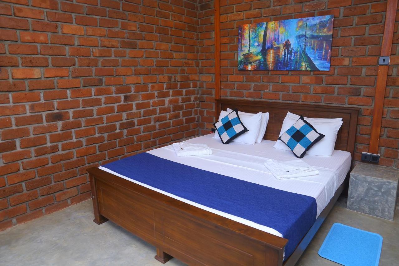 Click Hiriketiya Hotel Диквела Екстериор снимка