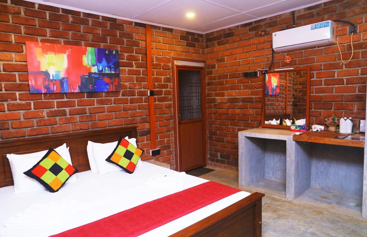 Click Hiriketiya Hotel Диквела Екстериор снимка