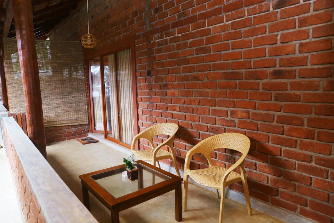 Click Hiriketiya Hotel Диквела Екстериор снимка