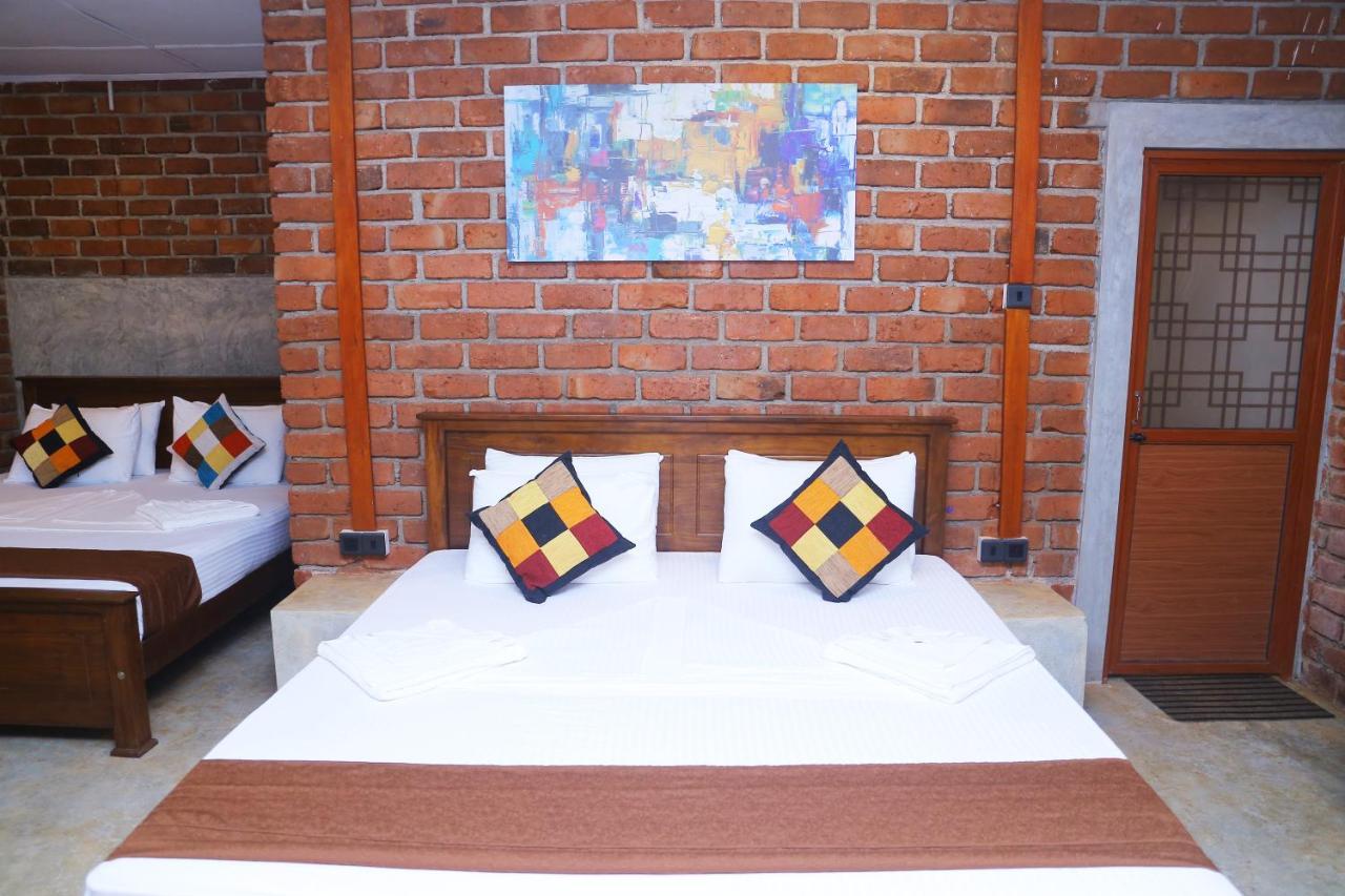 Click Hiriketiya Hotel Диквела Екстериор снимка