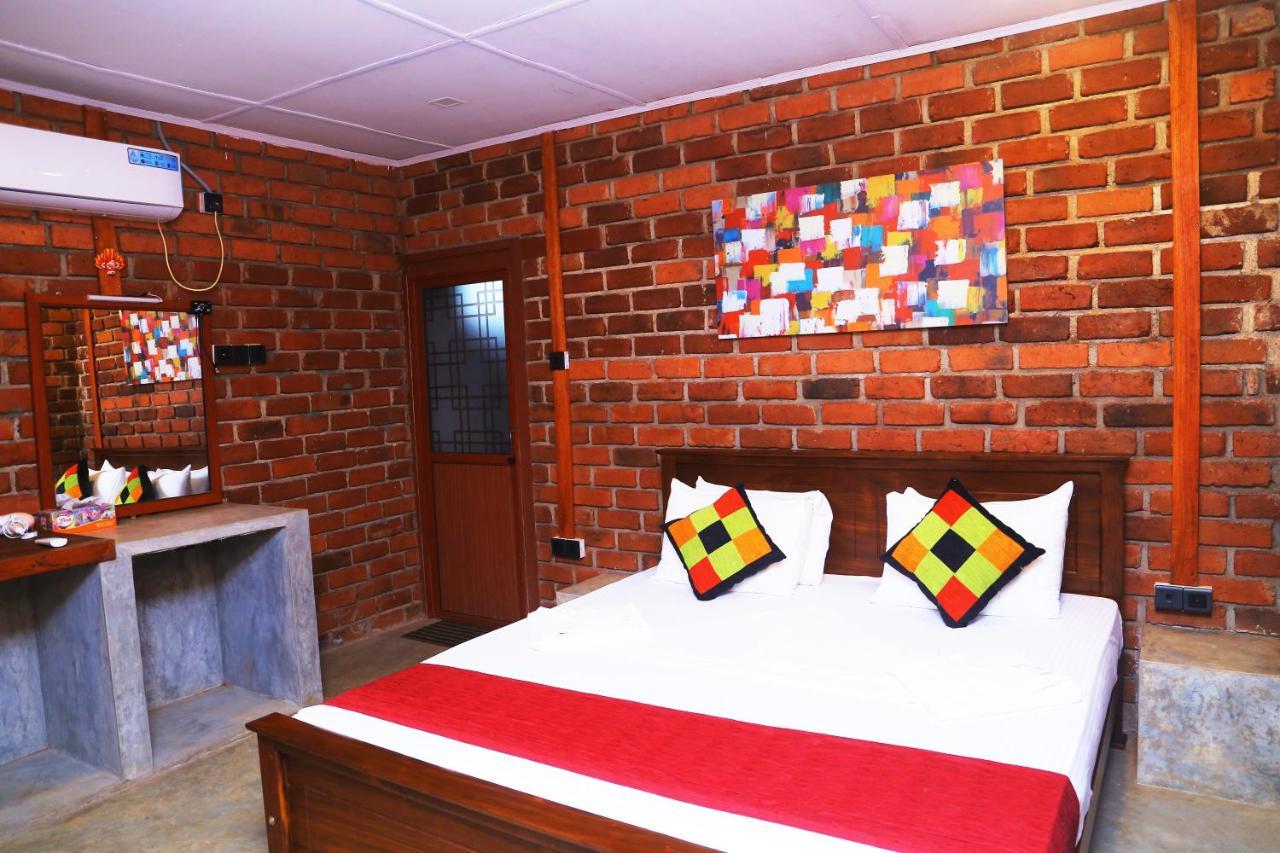 Click Hiriketiya Hotel Диквела Екстериор снимка