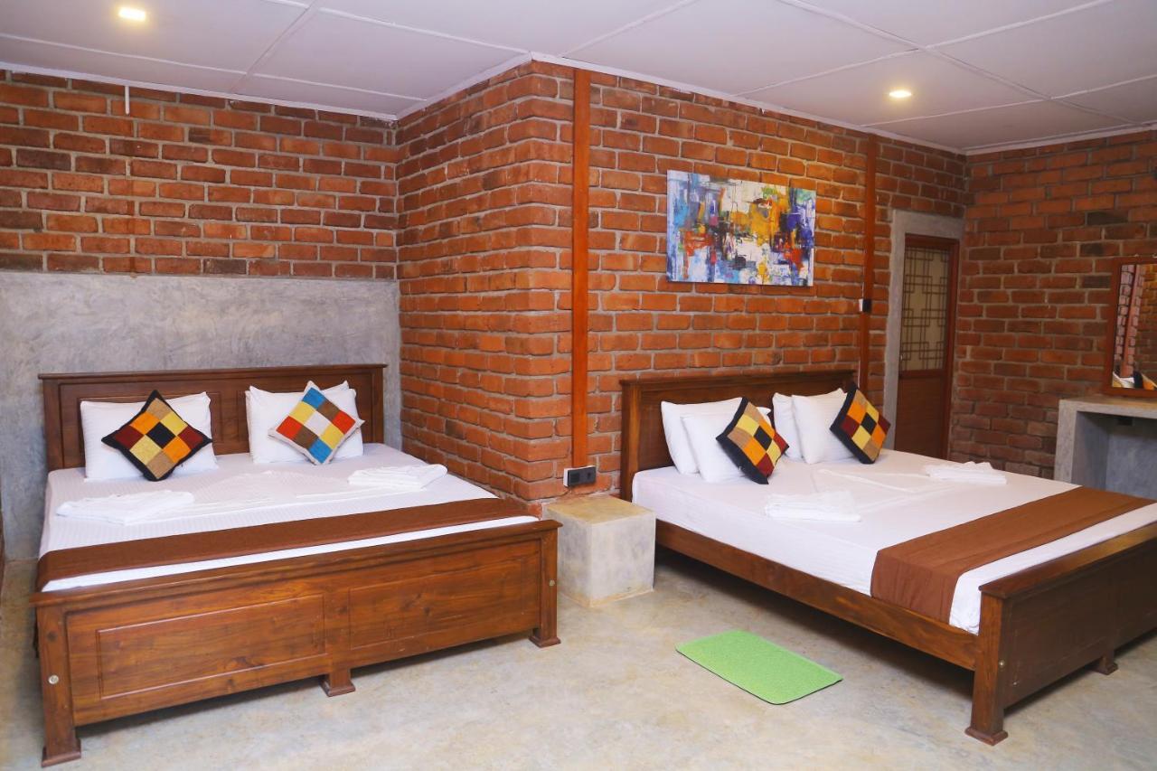Click Hiriketiya Hotel Диквела Екстериор снимка