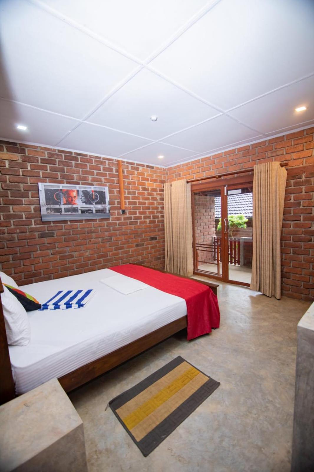 Click Hiriketiya Hotel Диквела Екстериор снимка
